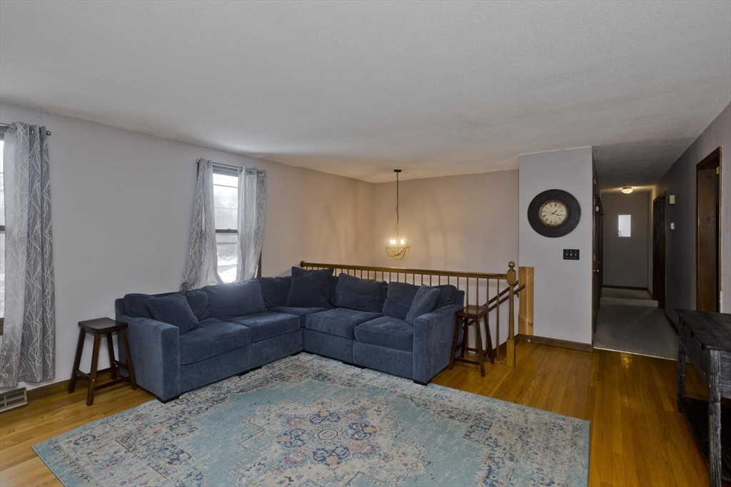 11 Claren Dr