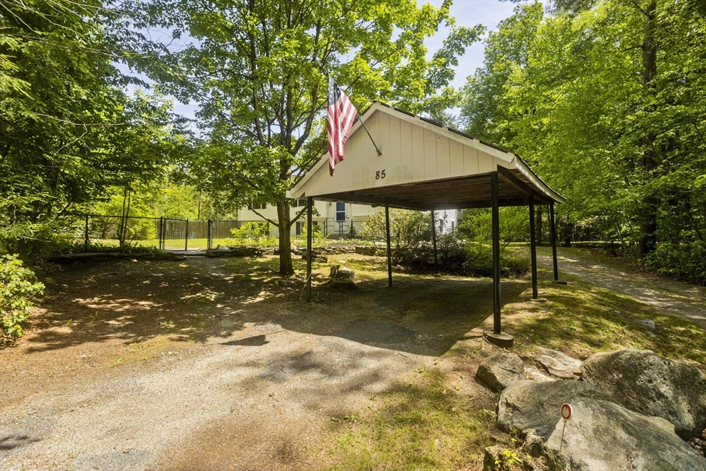 85 Damon Pond Rd