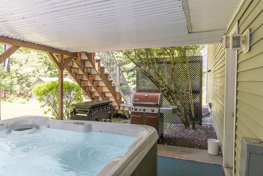 9 Camelot Ln