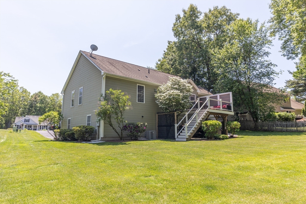 9 Camelot Ln