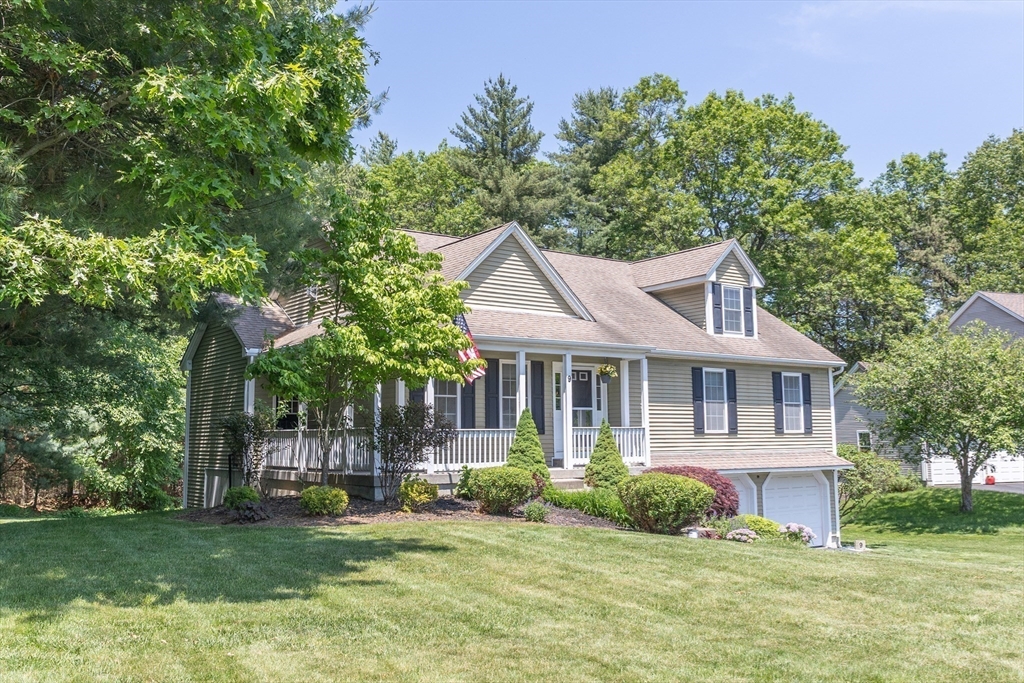 9 Camelot Ln