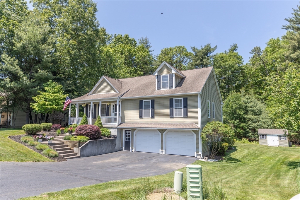 9 Camelot Ln