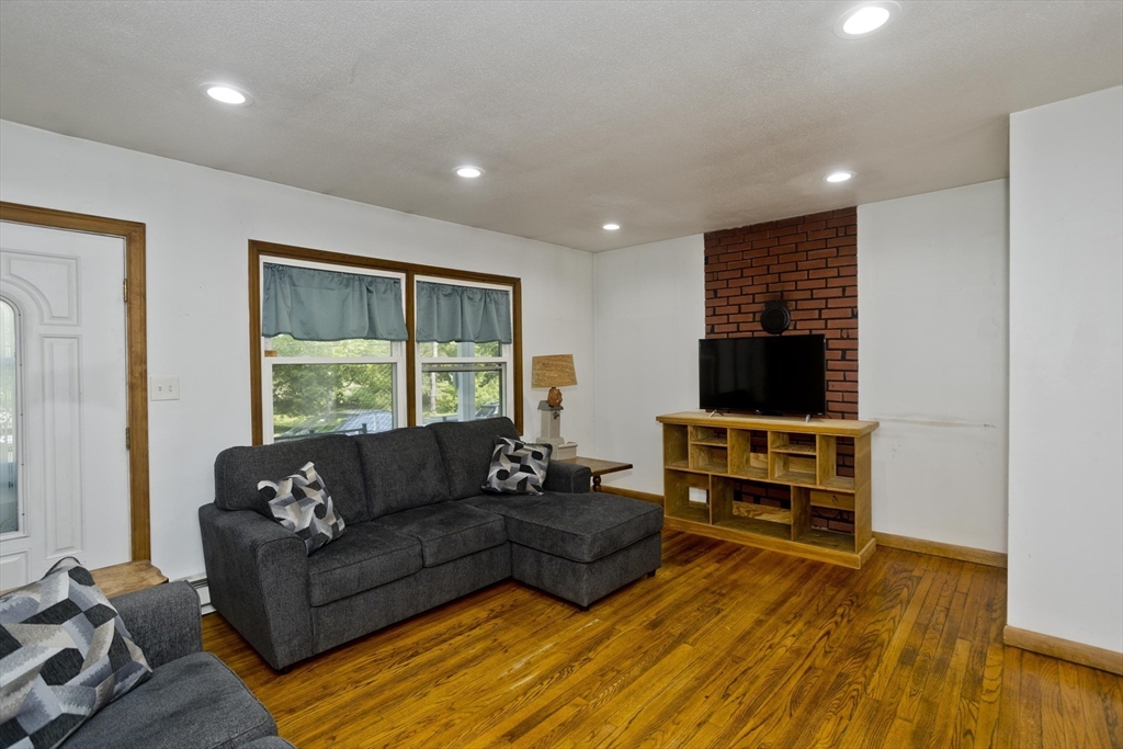 918 Bernardston Rd