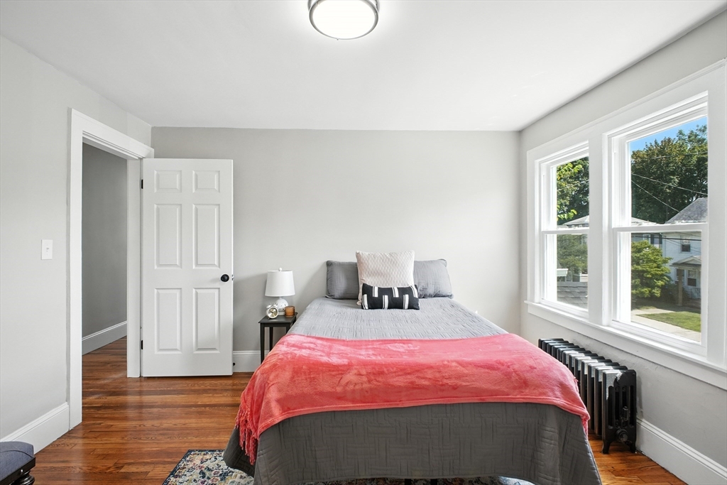 25 W Glen St