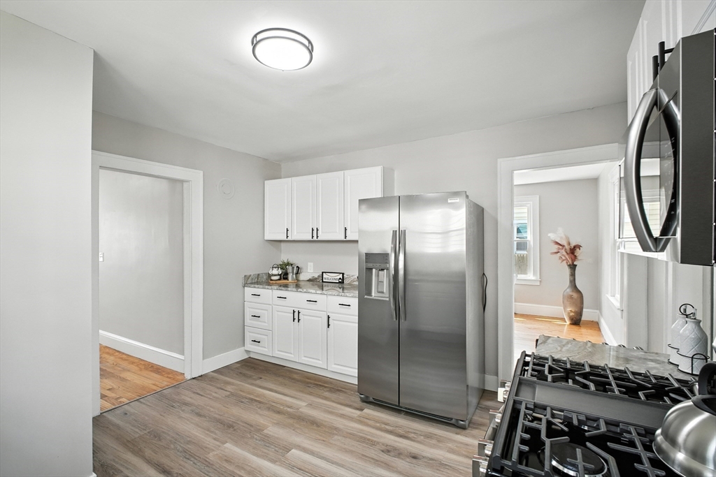 25 W Glen St