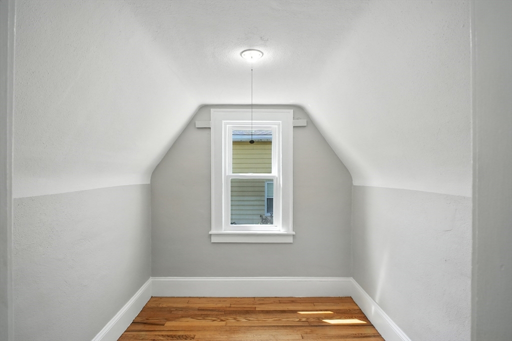 25 W Glen St
