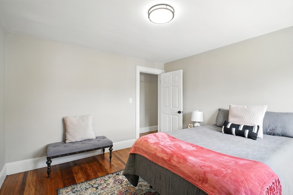 25 W Glen St