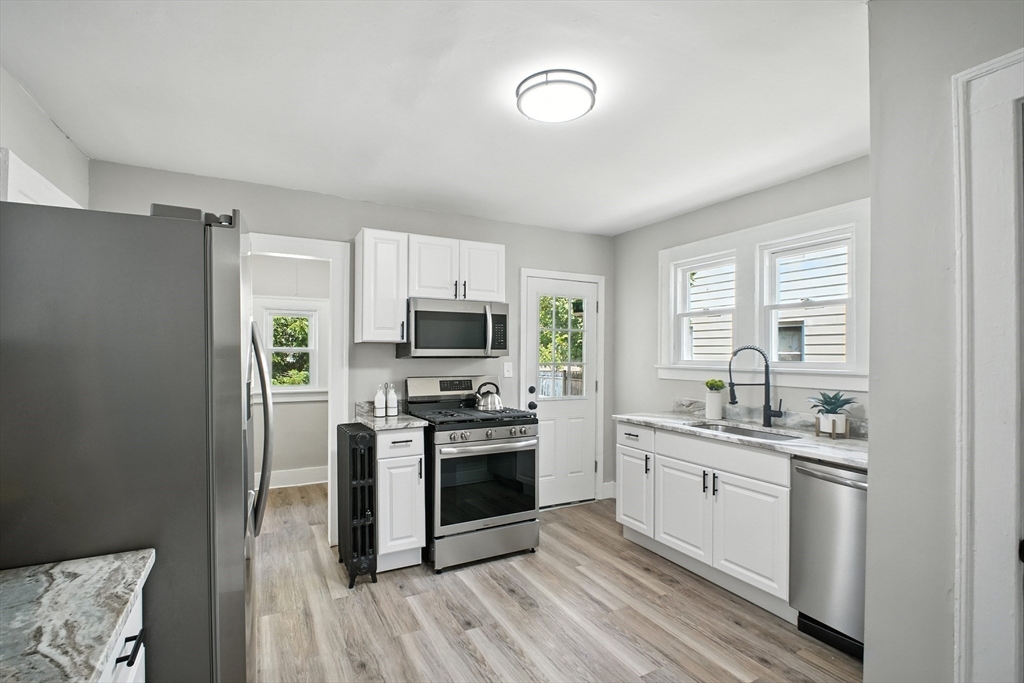 25 W Glen St