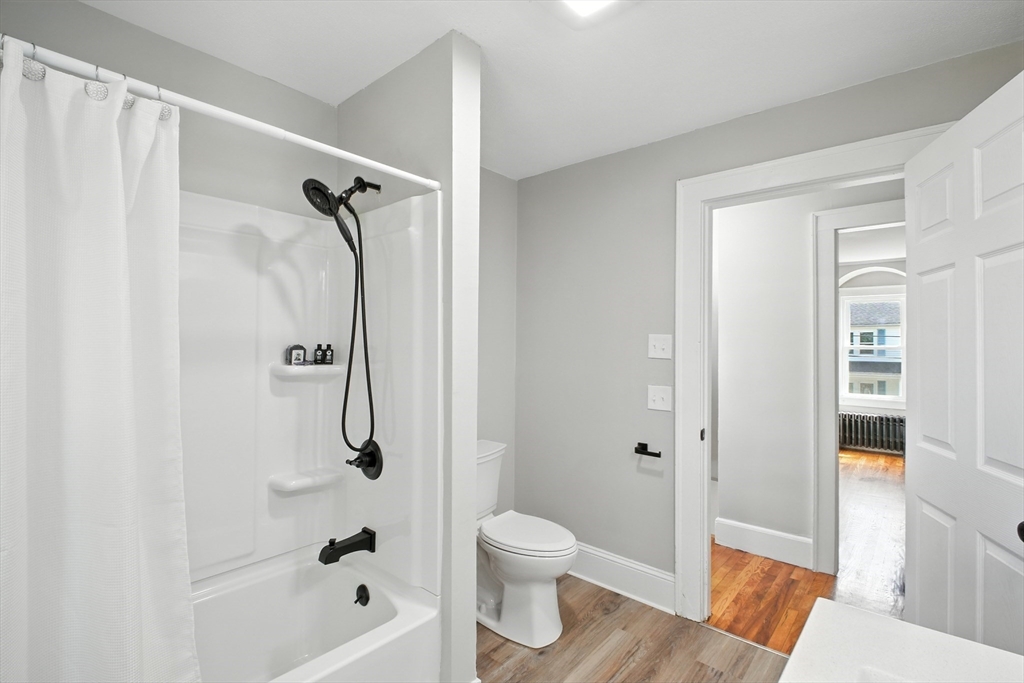 25 W Glen St