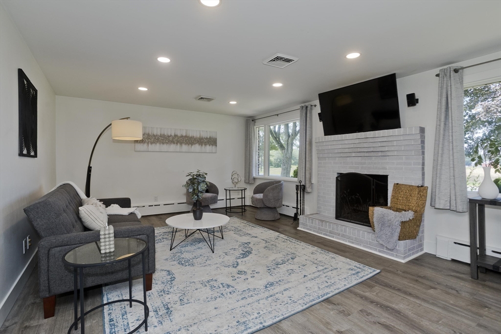 35 Rocky Hill Rd