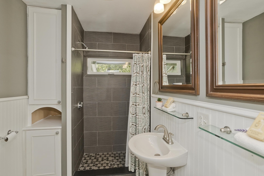204 River Dr