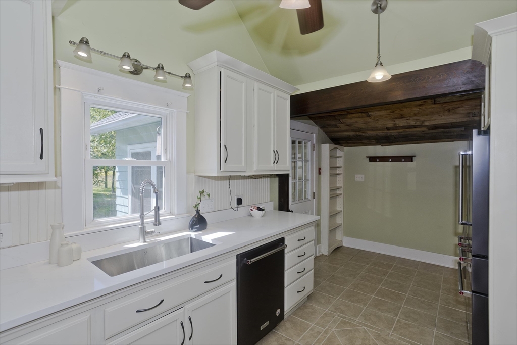 204 River Dr