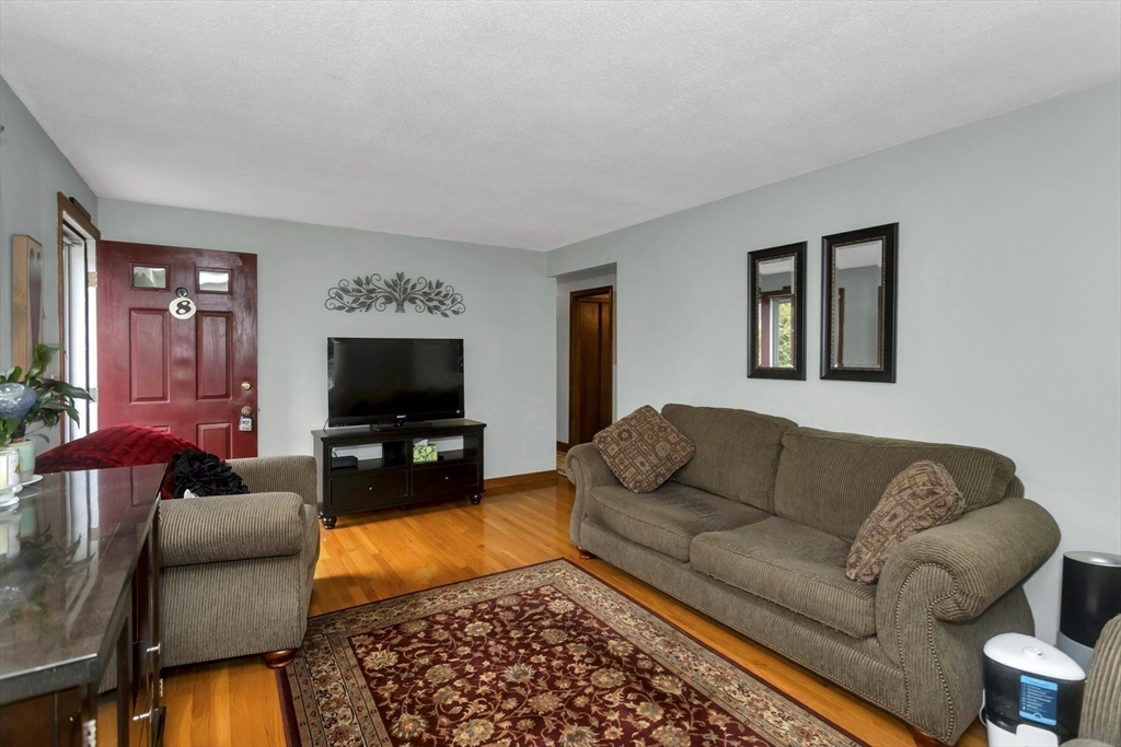 8 Tara Cir