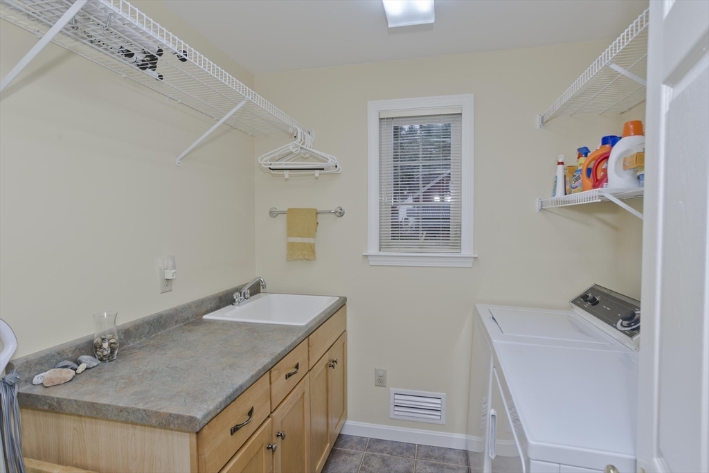 11 Sheerman Ln