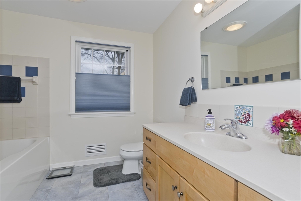 11 Sheerman Ln