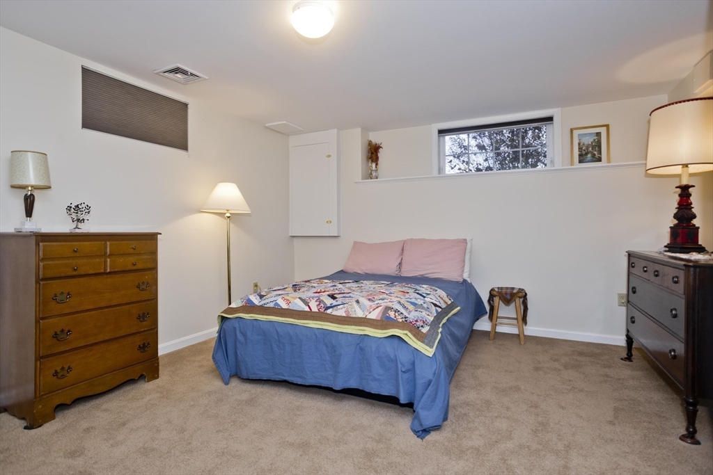 11 Sheerman Ln