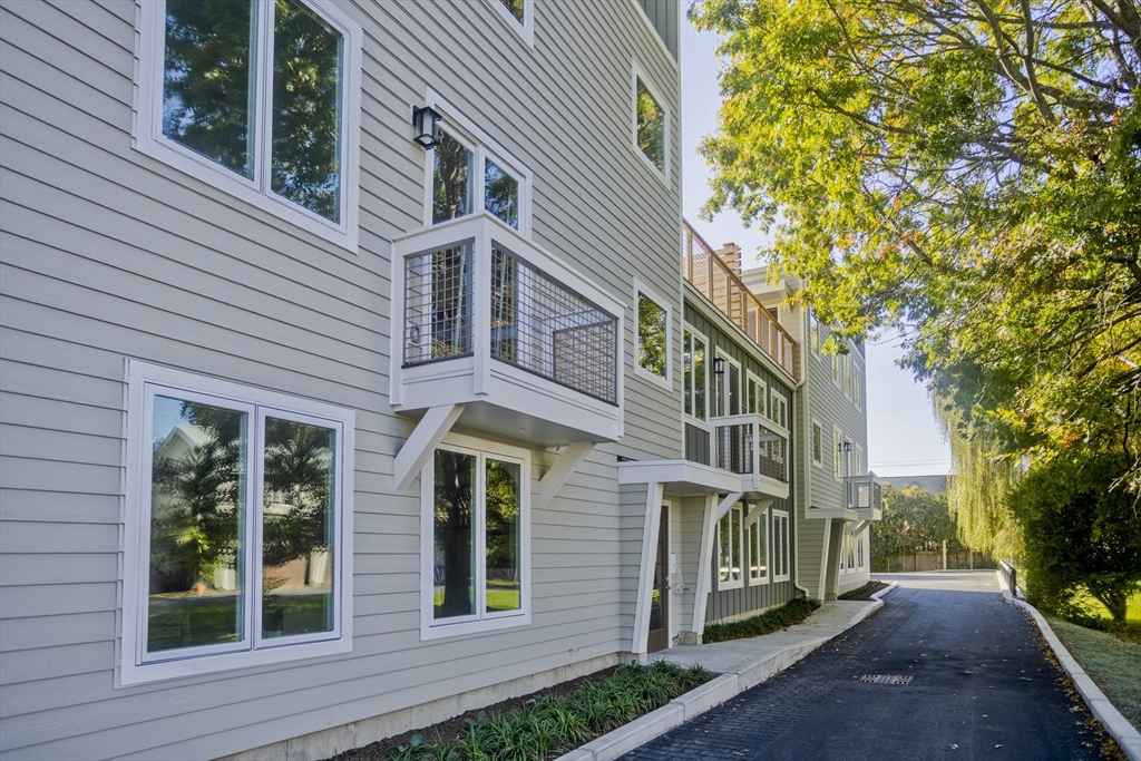 2B 107 Williams St #2B