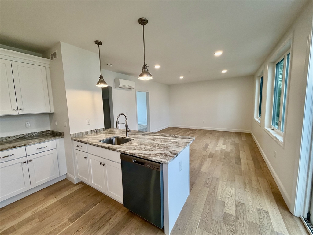 2B 107 Williams St #2B