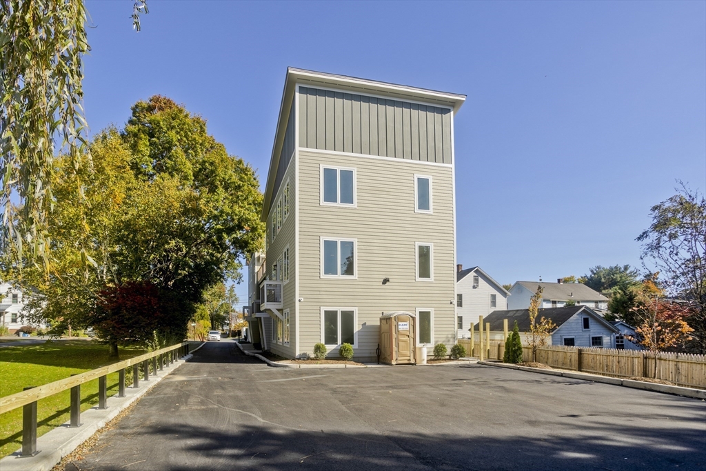 2B 107 Williams St #2B