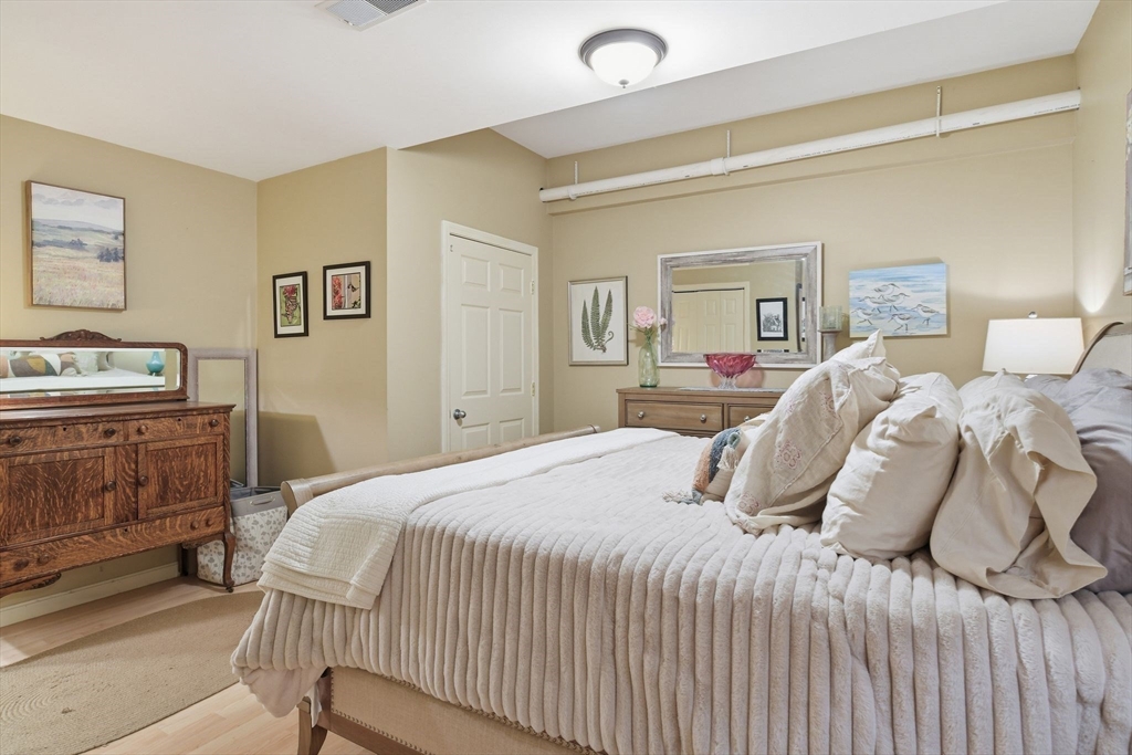329 Southampton Rd