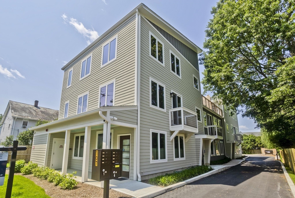 107 Williams St # 2C