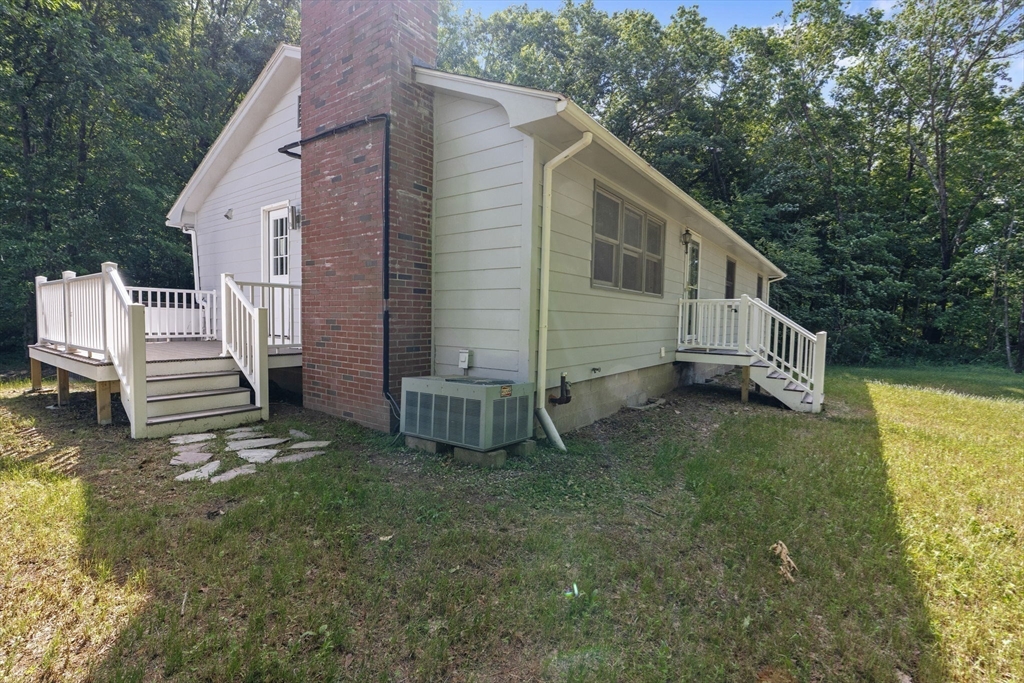 89 Sugarloaf St