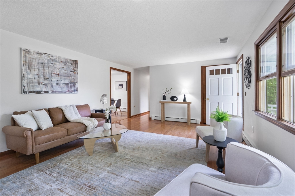 89 Sugarloaf St