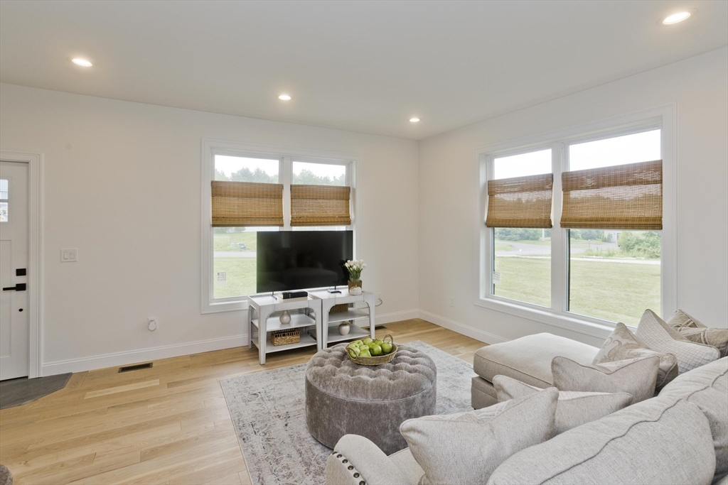 11 Woodland Lane