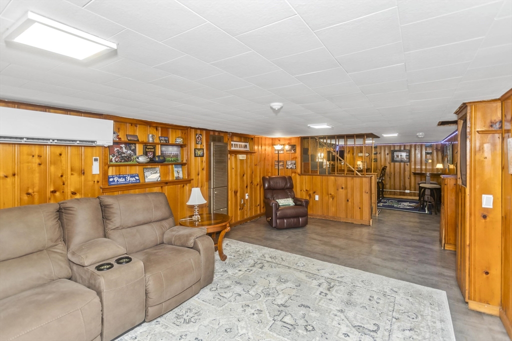 51 Merrick Ave