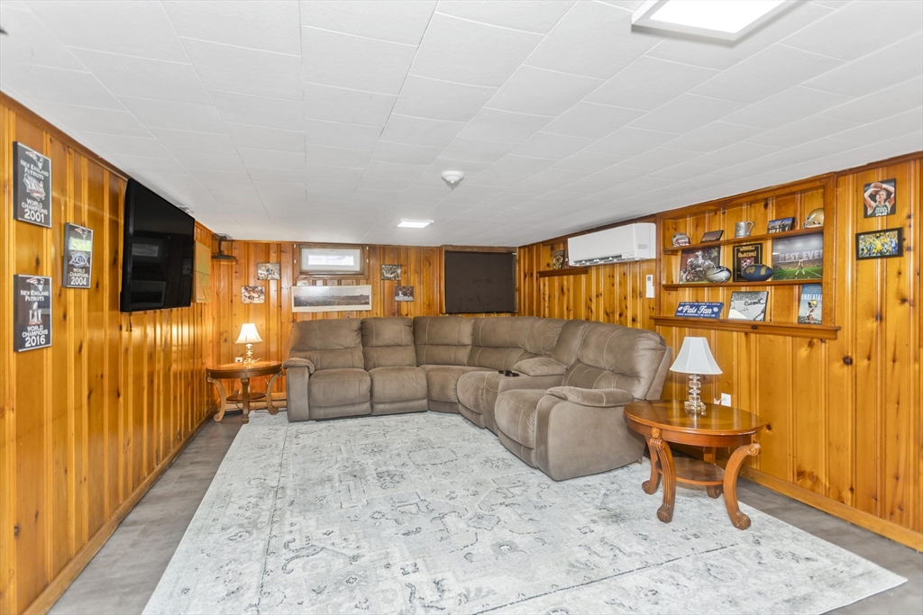 51 Merrick Ave