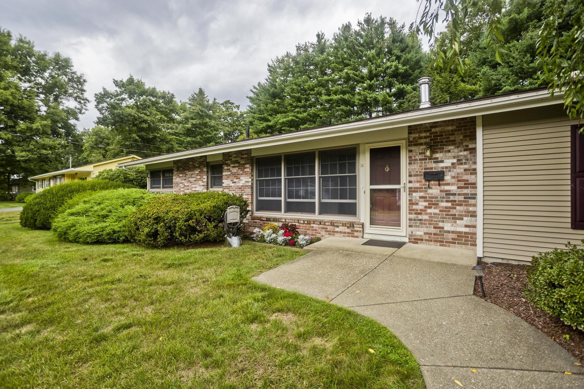 14 Sunset Dr