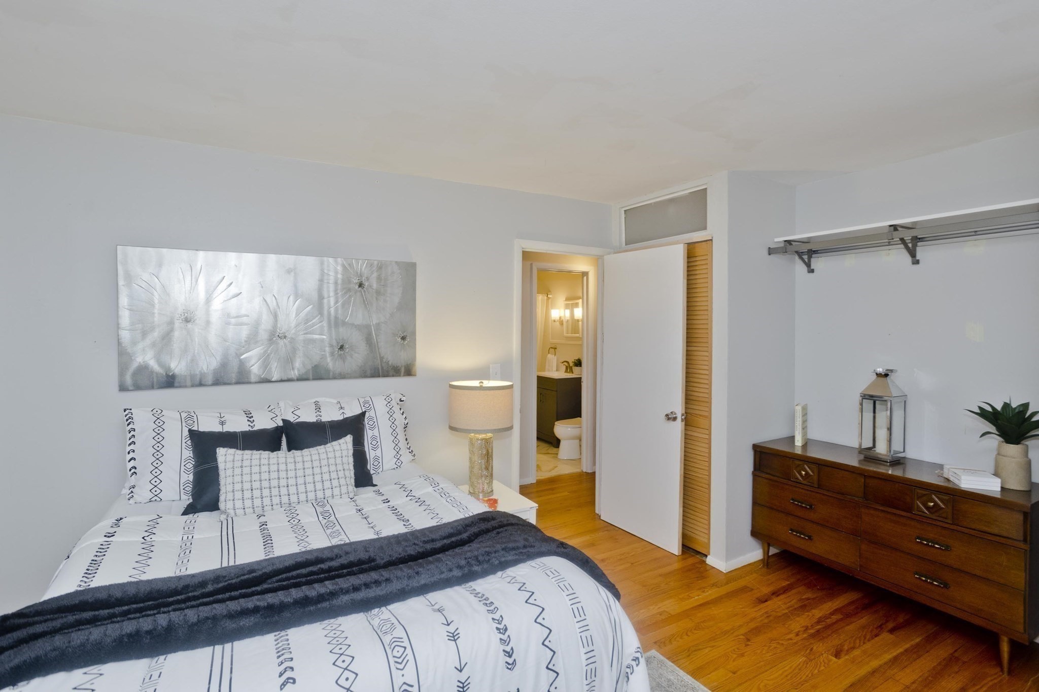 27 E Green St