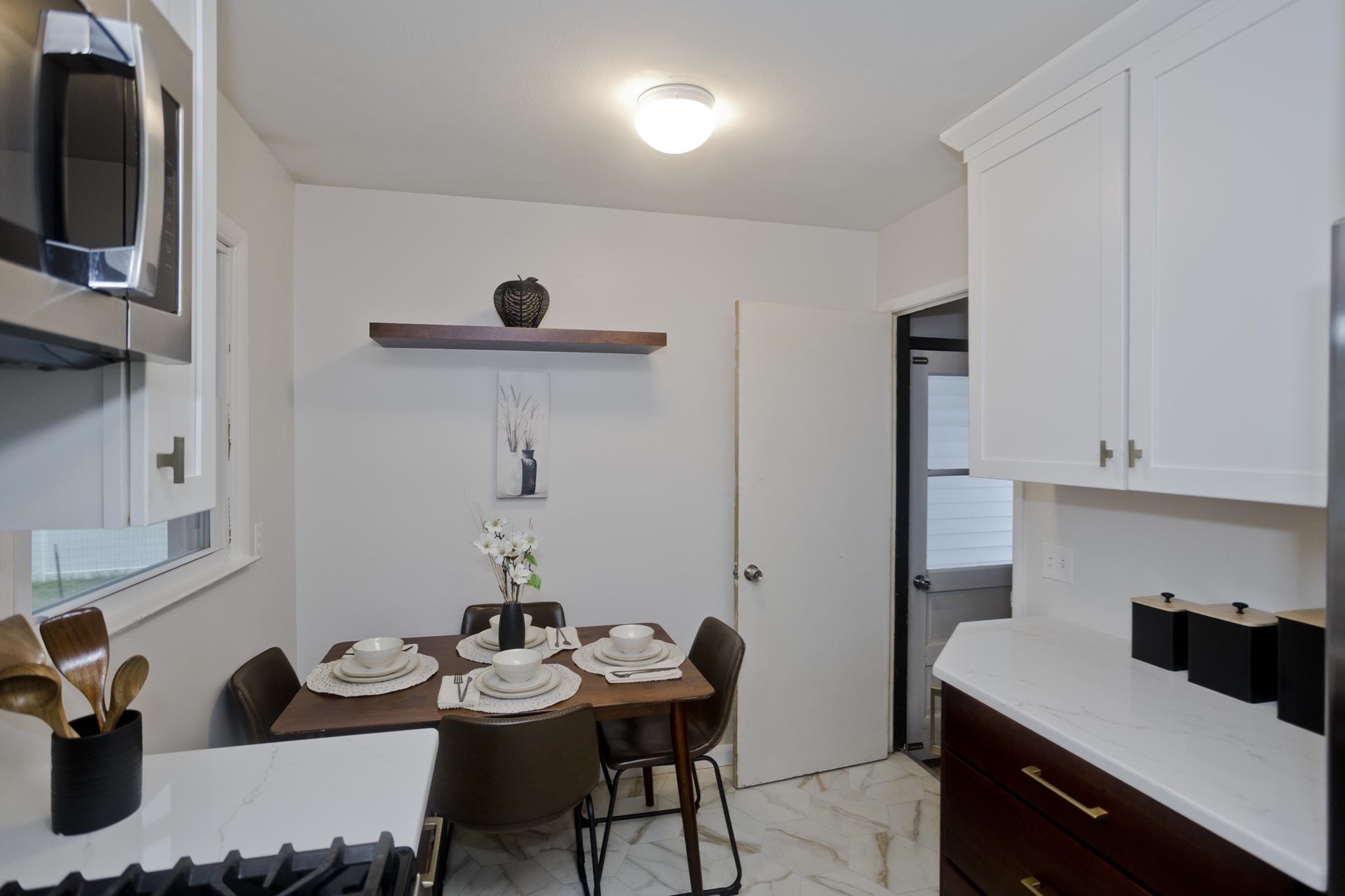 27 E Green St