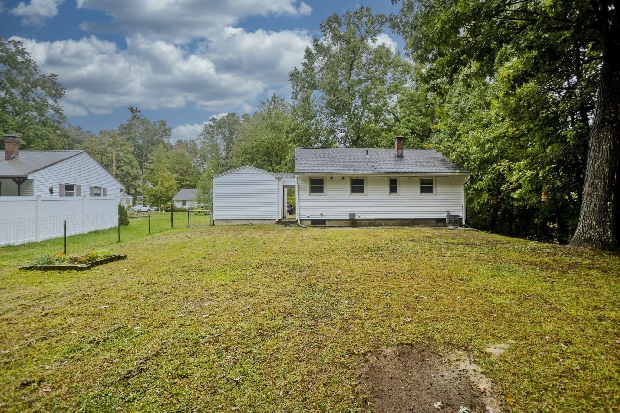 27 E Green St