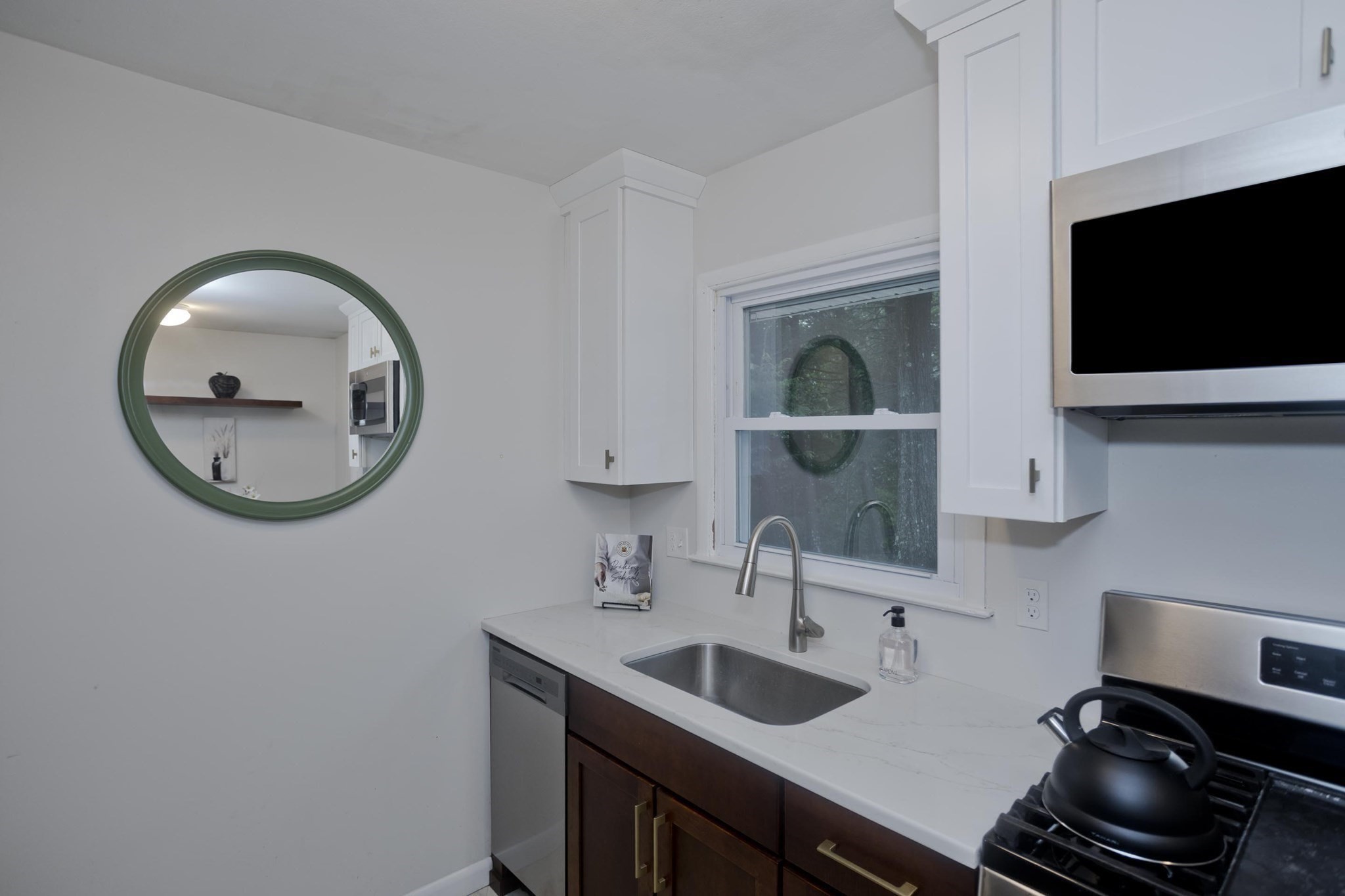 27 E Green St