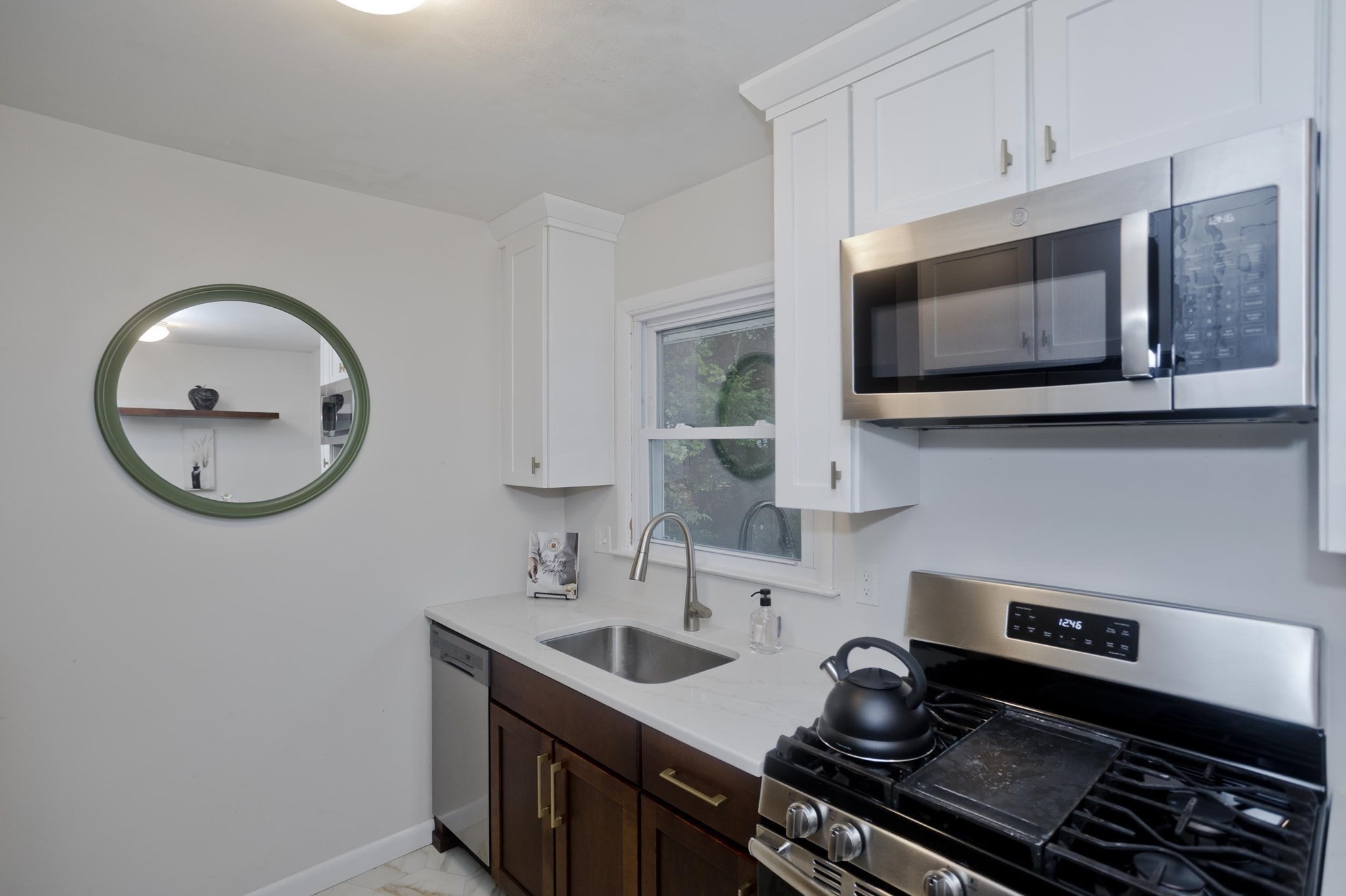 27 E Green St