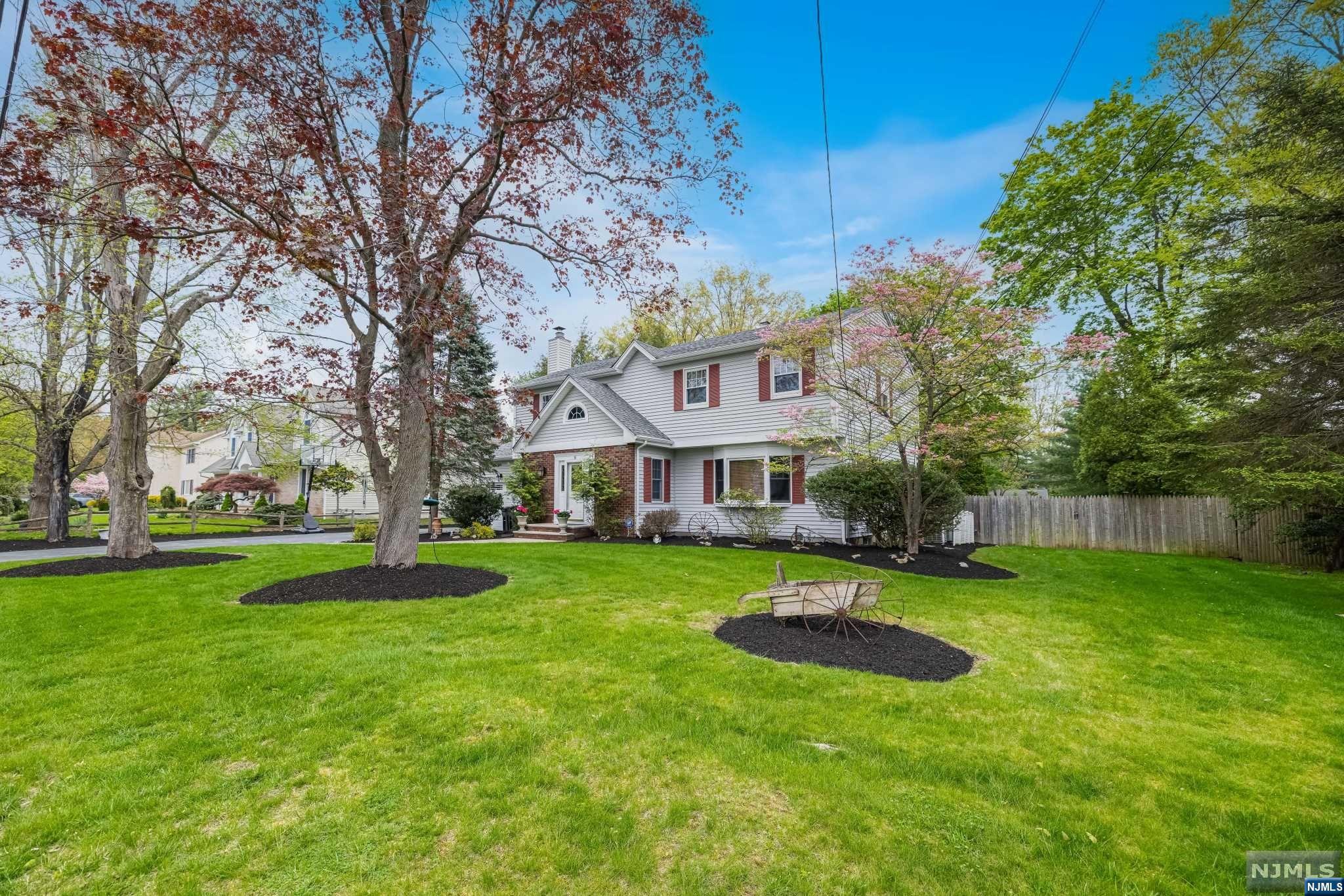 16 Leoson Parkway