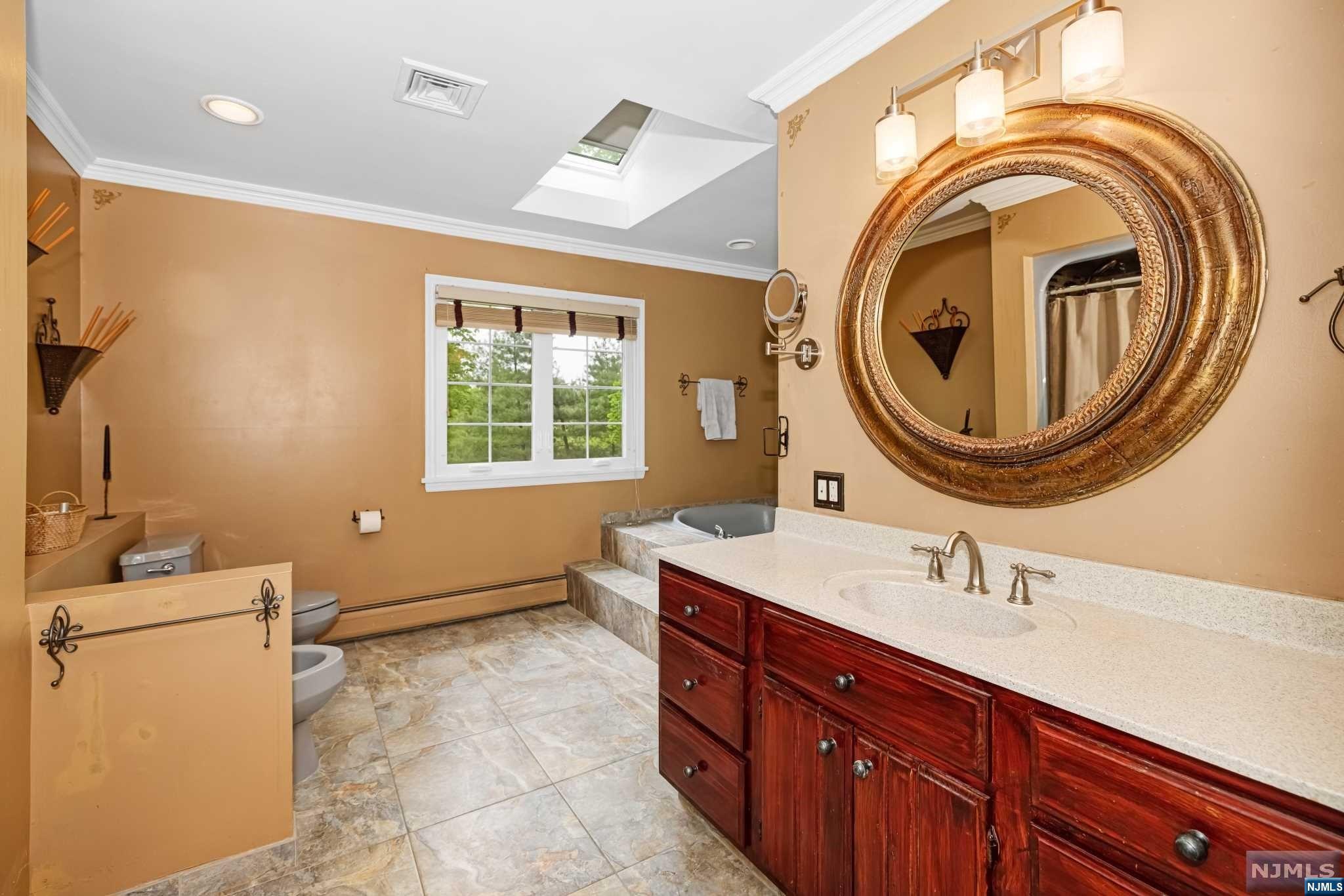 16 Leoson Parkway