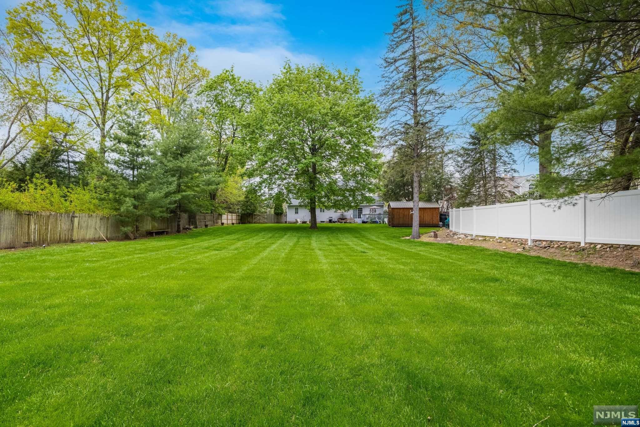 16 Leoson Parkway
