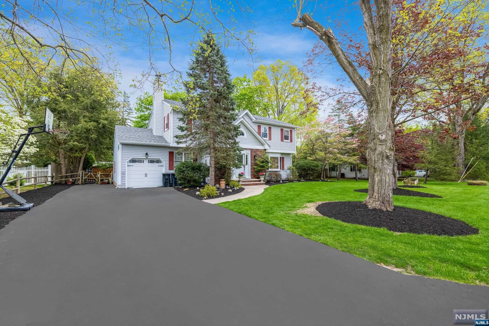 16 Leoson Parkway