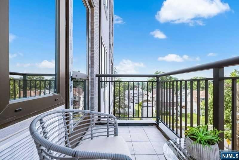 51 Queen Anne Road 207