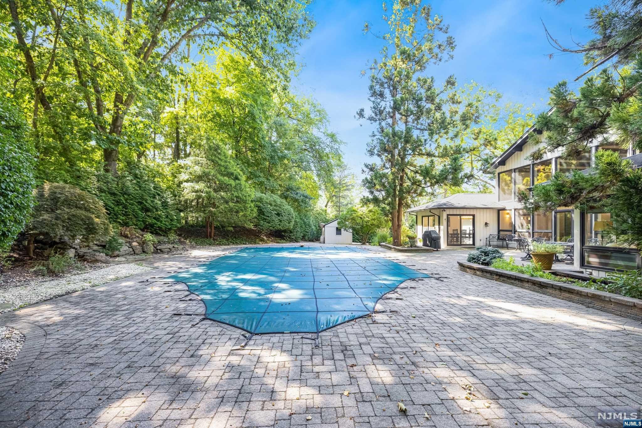 32 Clearwater Drive