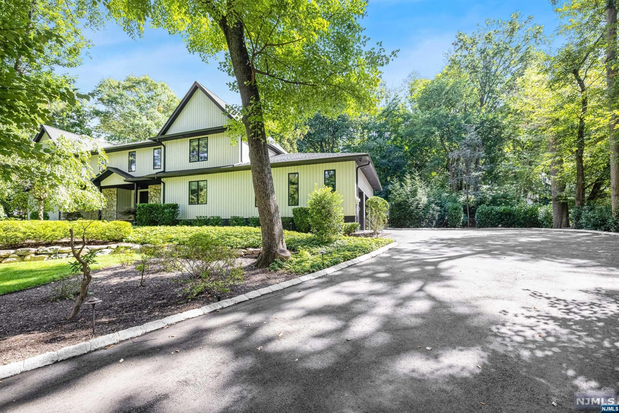 32 Clearwater Drive