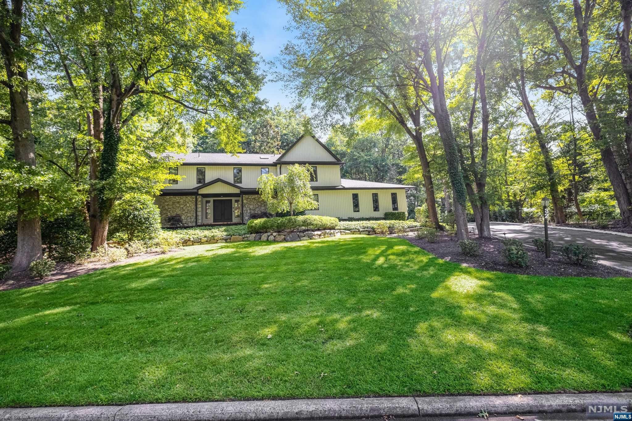 32 Clearwater Drive