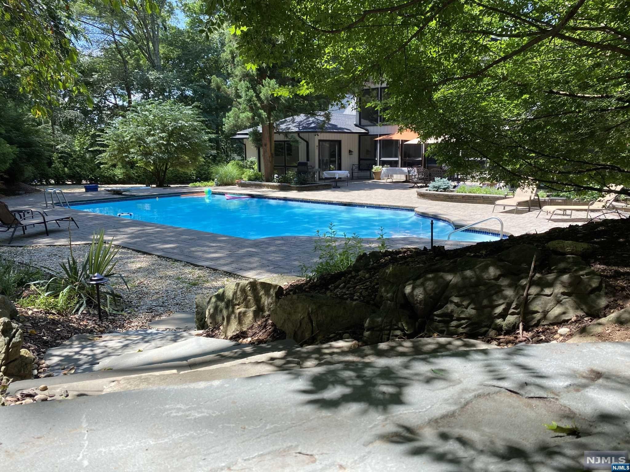 32 Clearwater Drive