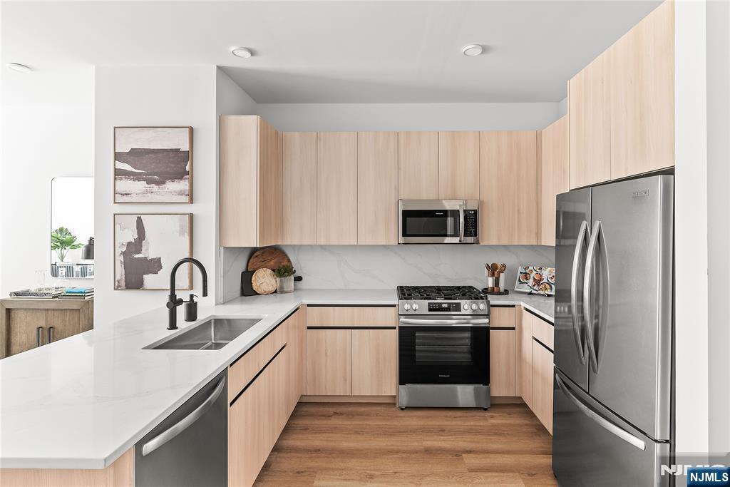 18 Park Avenue 205