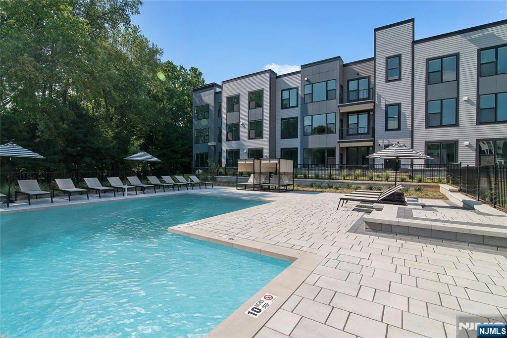 18 Park Avenue 205