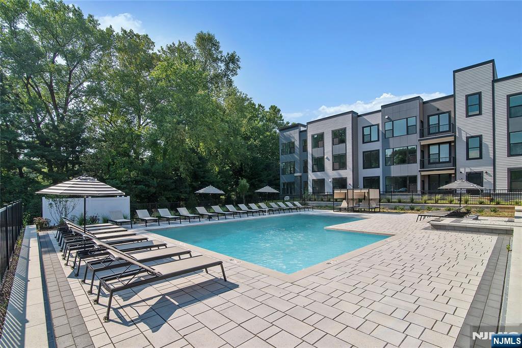 18 Park Avenue 205