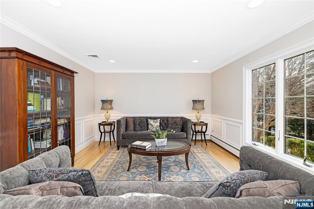 7 Klein Court