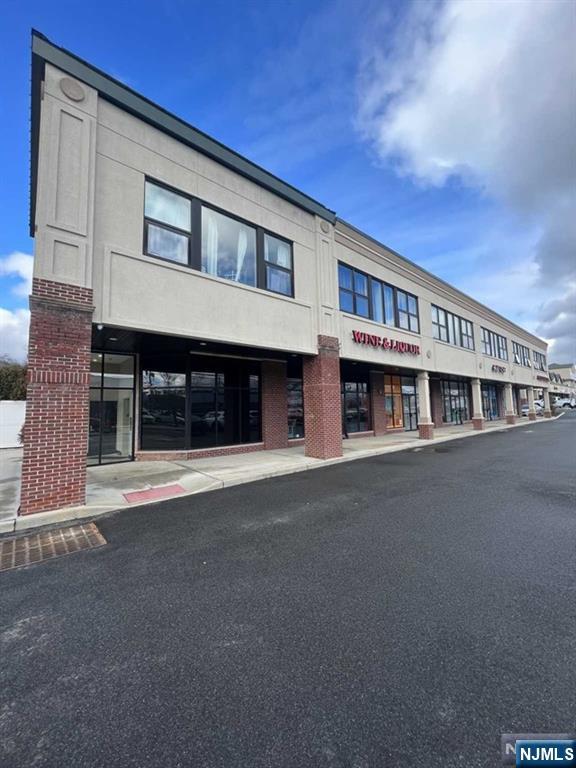 519 Livingston Street 206